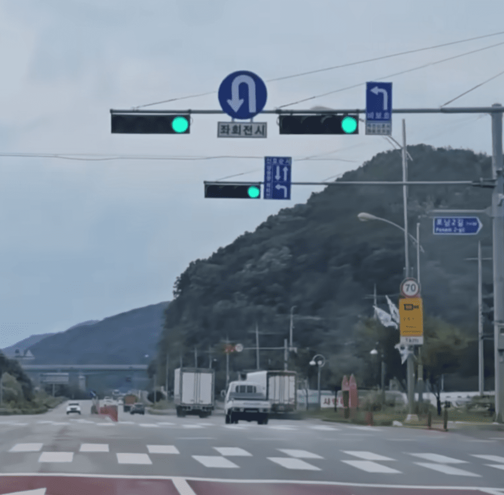 비보호 좌회전 과태료 부과 기준인 녹색 직진 신호 준수 방법